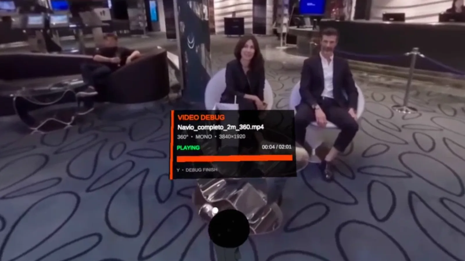 VR Vision Kiosk Player em uso real, vídeo 360° rodando a bordo de um navio de cruzeiro, com overlay de diagnóstico autêntico no canto